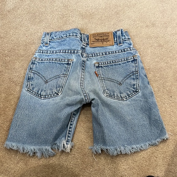 Levi 550 unisex Relaxed fit shorts with fringes!  Size 6 , Great condition - Picture 4 of 5